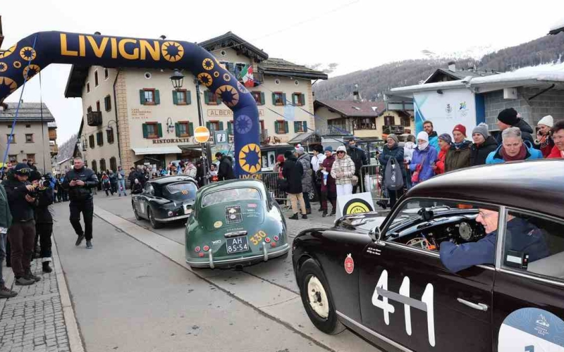 Le auto nel centro di Livigno