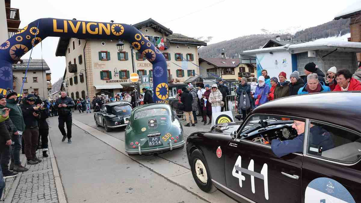 Le auto nel centro di Livigno