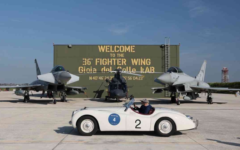 Passaggio all'aeroporto militare di Gioia del Colle