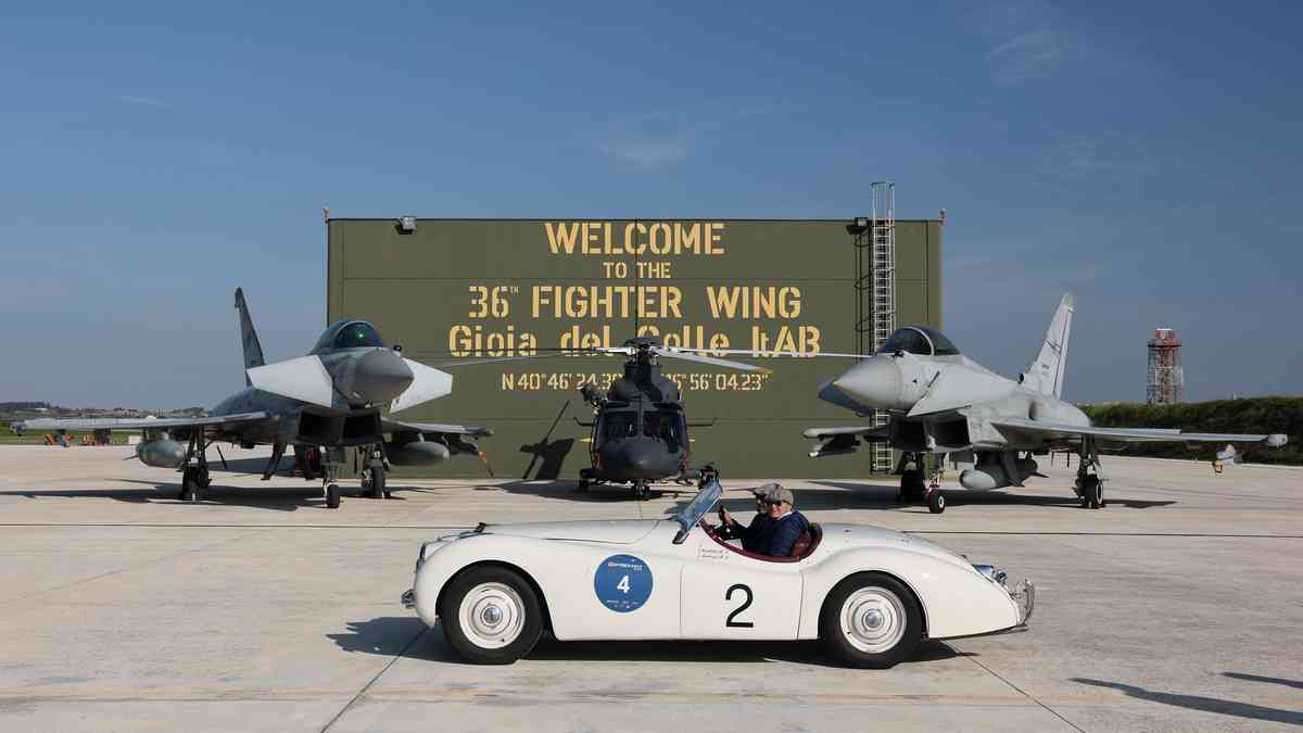 Passaggio all'aeroporto militare di Gioia del Colle